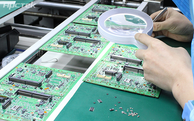 龍芯工控主板：大尺寸設計支持更多擴展功能(圖1)